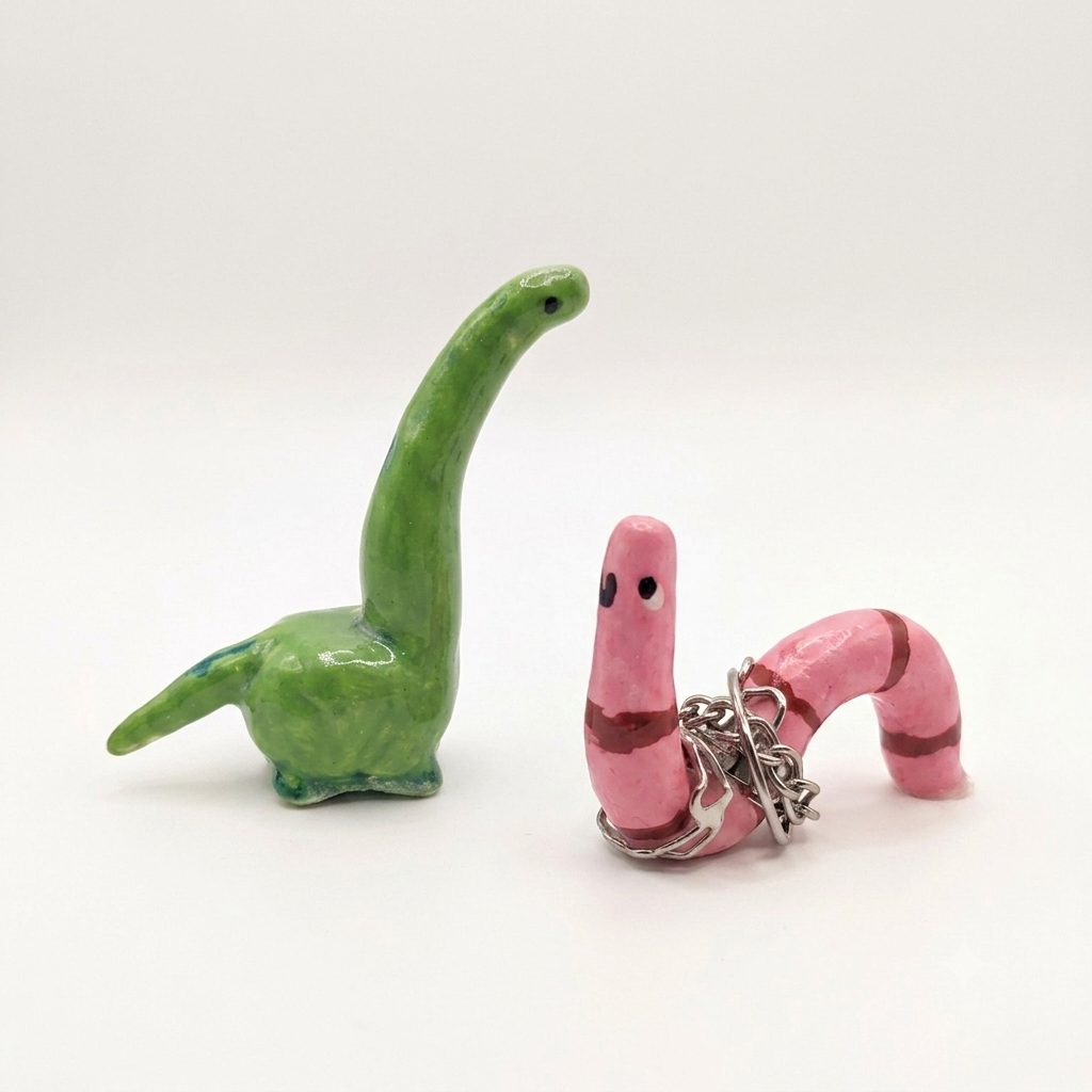 Dinosaur and ringworm ring holder
